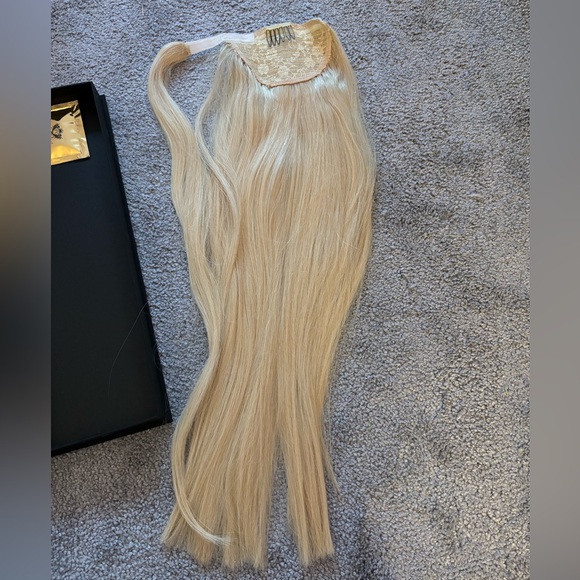FOXY LOCKS HOLLYWOOD BLONDE - WRAP PONYTAIL CLIP IN HAIR EXTENSIONS 22 INCH - Picture 6 of 7